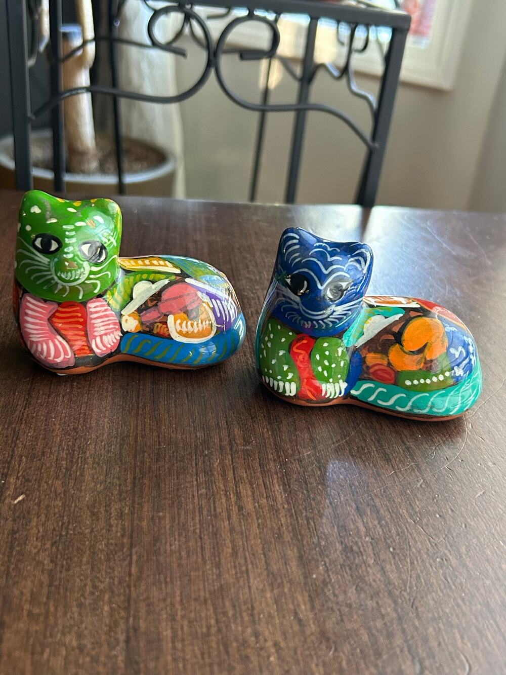 2 Talavera Mexican Clay Pottery Colorful Cats Hand Painted Figurines